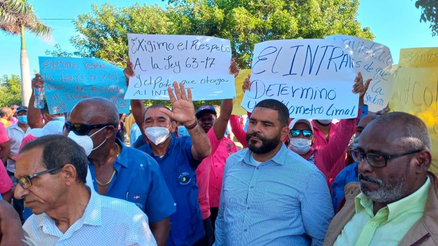 Taxistas turísticos protestan para que las plataformas digitales cumplan reglamento