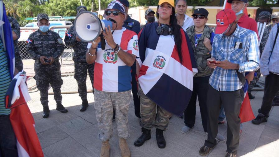 Grupos que se proclaman “nacionalistas” habrían llevado machetes para impedir protesta de cañeros