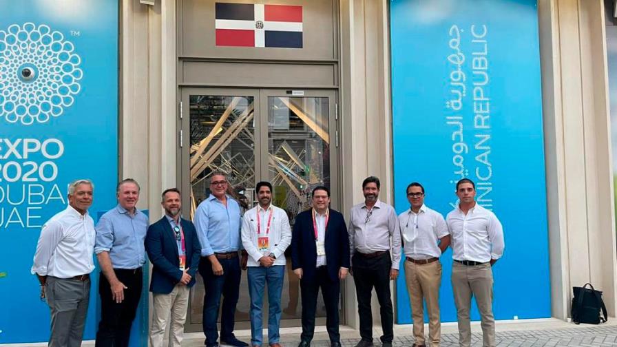 Director de Aduanas agota apretada agenda en Expo Dubái 2020