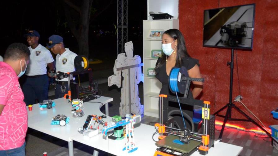 Inauguran feria de Emprendimiento e Innovación en Santiago