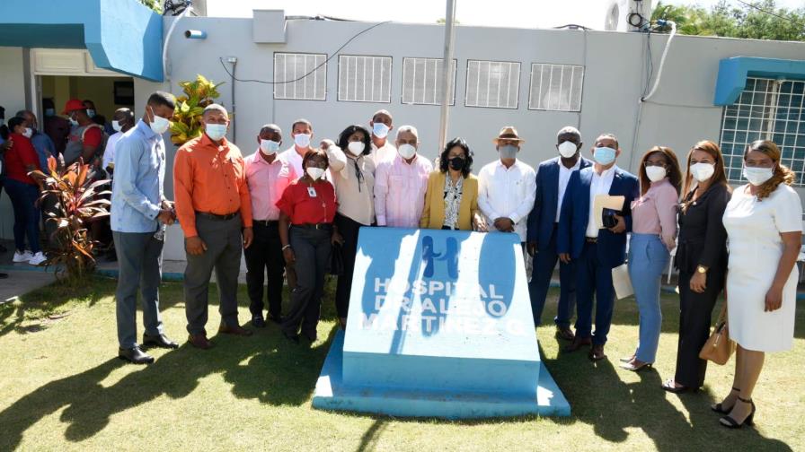 Comisión de Salud de la CD visita hospital Alejo Martínez, en Ramón Santana