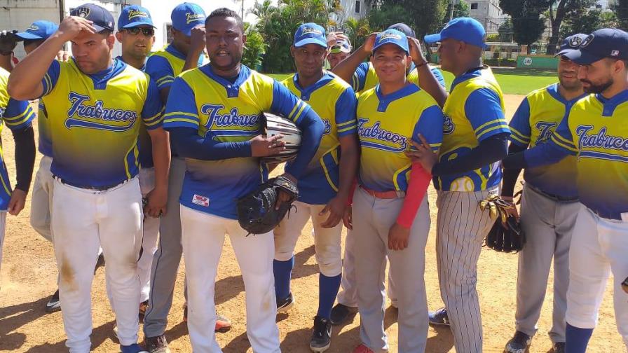 Oficiales académicos 2012 y 2009 van a las finales del torneo softbol Liosa