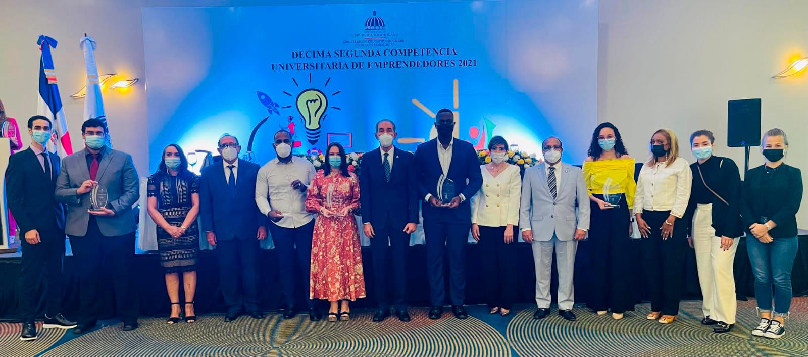 Entrega premios de la Decimosegunda Competencia Universitaria de Emprendedores 2021.