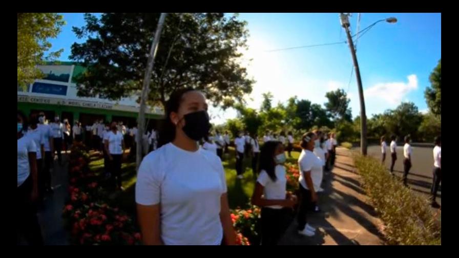 Alumnas, madres y personal docente unen sus voces por la no violencia contra la mujer