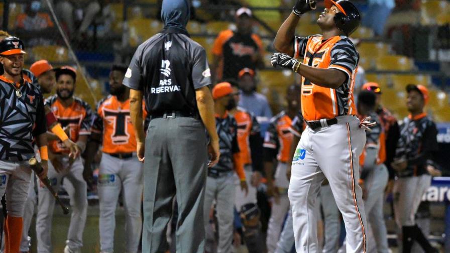 Los Toros mandan al Escogido al sótano a base de jonrones en el Quisqueya Los Toros mandan al Escogido al sótano a base de jonrones en el Quisqueya
