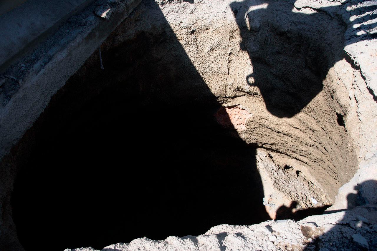 Reparación del socavón en elevado de la autopista Duarte.