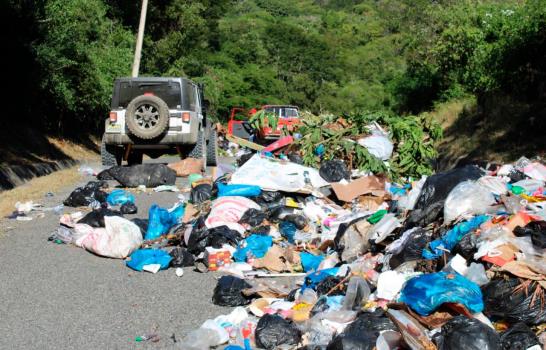 Bloquean vía Ocoa-El Pinar por conflicto por disposición de basura