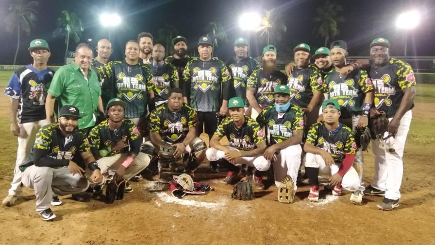 95 North-2 y Centro ganan y avanzan en torneo BBB de softbol navideño