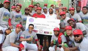 Cordero y Villa Juana se coronan en Súper Clásico de softbol Miguel Ceballos
