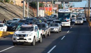 Obras Públicas corrige socavón de la autopista Duarte