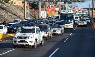 Obras Públicas corrige socavón de la autopista Duarte