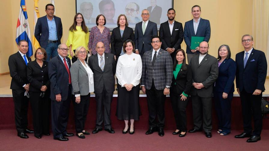 Conabios rinde homenaje y otorga membresía de honor a cuatro personalidades