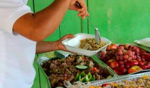 Comedores Económicos llevan alimentos a más de 200 personas en El Seibo