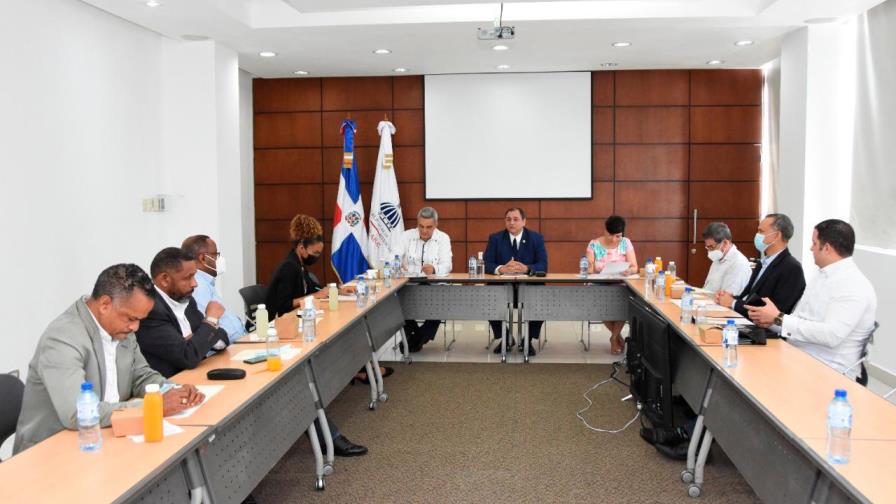 Ordenan aumento de un 21 % al salario de trabajadores del sector zonas francas industriales