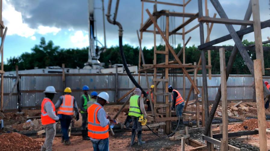 La informalidad laboral se apoya en la construcción, el comercio y “otros servicios” 