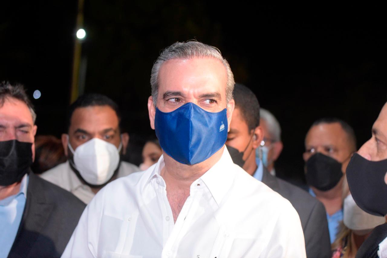 El presidente Luis Abinader durante acto inagural de las  “Noches de Navidad”.