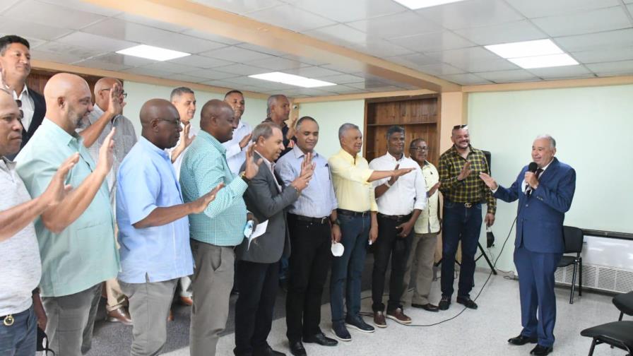 Softbol elige a Garibaldy Bautista como su presidente