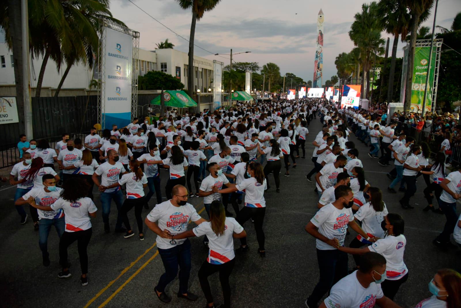 Parte de los participantes de  “Un Récord pa’ la Bachata”.