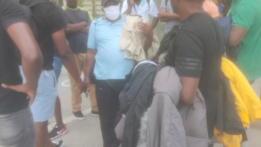 Cesfront cierra puerta binacional Carrizal-Elías Piña Cesfront cierra puerta binacional Carrizal-Elías Piña