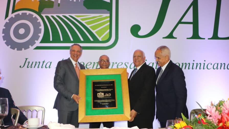 Wilfredo Bautista recibe galardón de Agroempresario del Año 2018