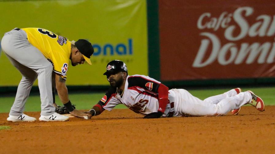 Un imparable Escogido prolonga a cinco la racha negativa de las Águilas Un imparable Escogido prolonga a cinco la racha negativa de las Águilas