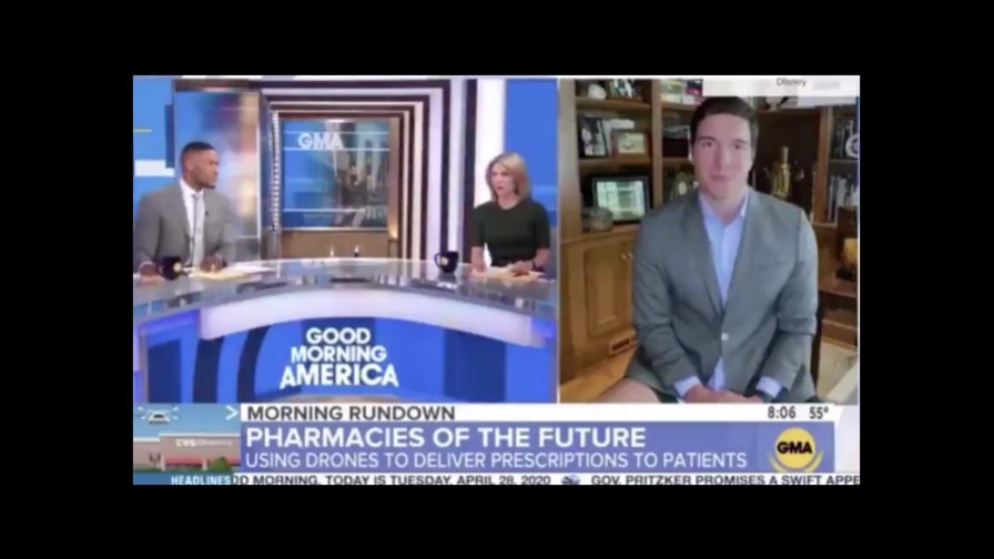 Video: Una mala toma exhibe a famoso periodista sin pantalones durante transmisión en vivo