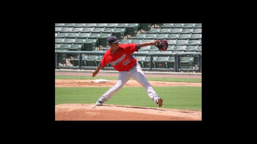 Cambio entre Estrellas y Águilas; receptor Alberto Rosario por el lanzador Williams Ramírez