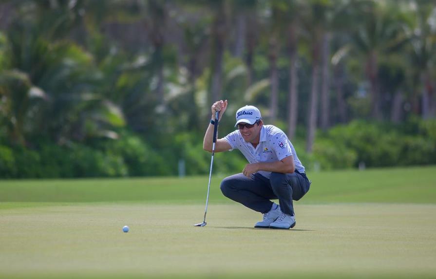 Histórica ronda de 68 golpes lleva a Willy Pumarol a superar corte en PGA Tour de Corales