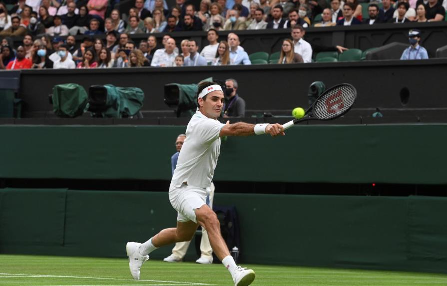 Federer: La pista está más resbaladiza con el techo
