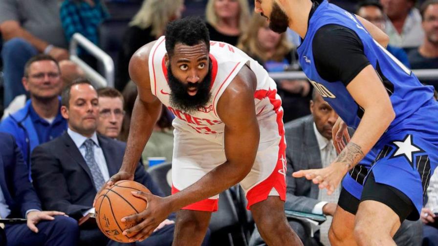 A Harden le retiraron la franela en club striptease donde gastó más de un millón en una noche
