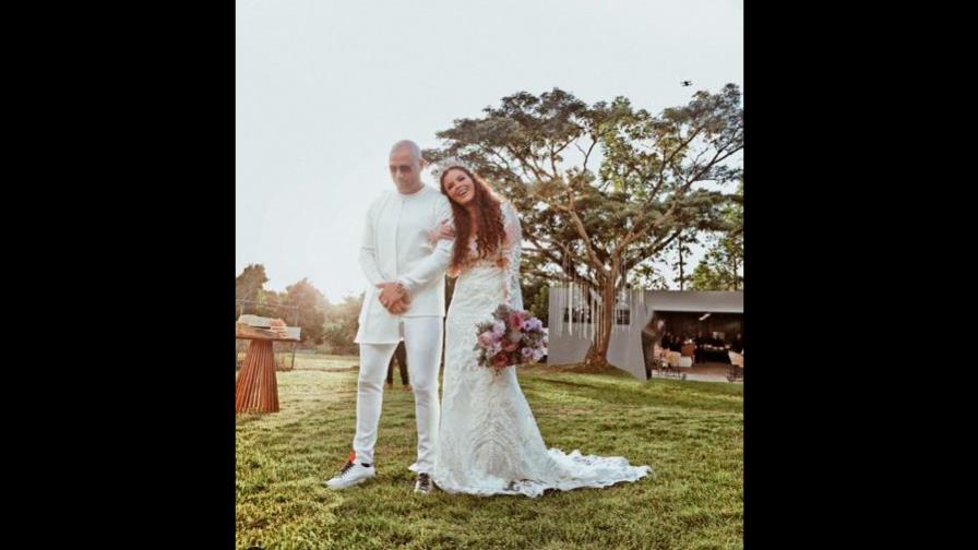 Wisin y su esposa renuevan votos matrimoniales luego de 12 años de unión
