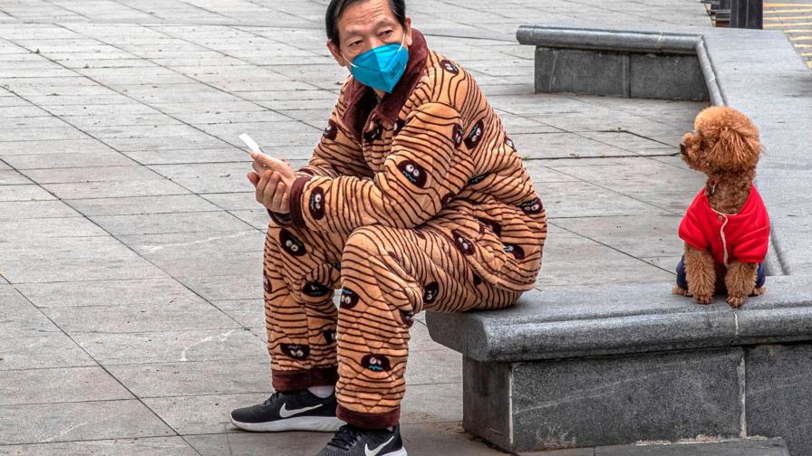 Wuhan vive aún entre el miedo y la cautela con pocas tiendas abiertas Wuhan vive aún entre el miedo y la cautela con pocas tiendas abiertas