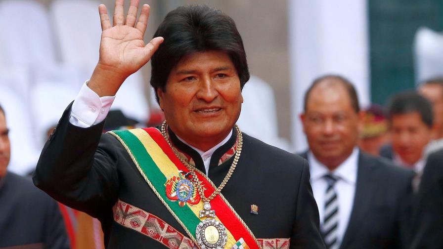 Evo Morales pasa a pie la frontera con Perú para ir a la posesión de Castillo