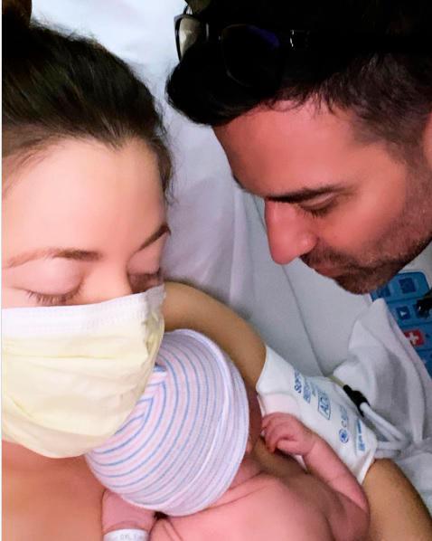 Actriz colombiana Ximena Duque da a luz a su hija Skye tras 20 horas de parto