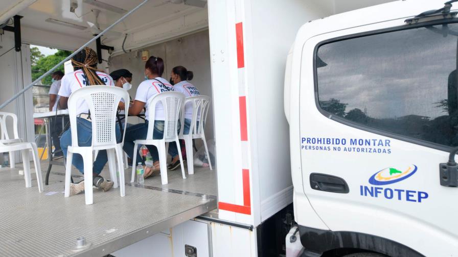 Infotep dispone flotilla vehicular para jornada de vacunación COVID-19