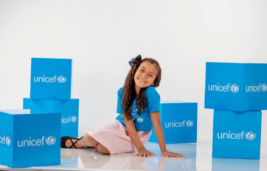 Unicef se viste de azul en celebración por el Día Mundial de los Niños