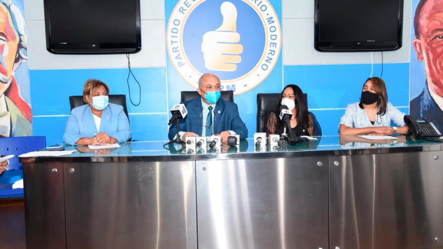 Buscan a través de un proyecto de ley que solo el 50 % de empleados sean de carrera Buscan a través de un proyecto de ley que solo el 50 % de empleados sean de carrera