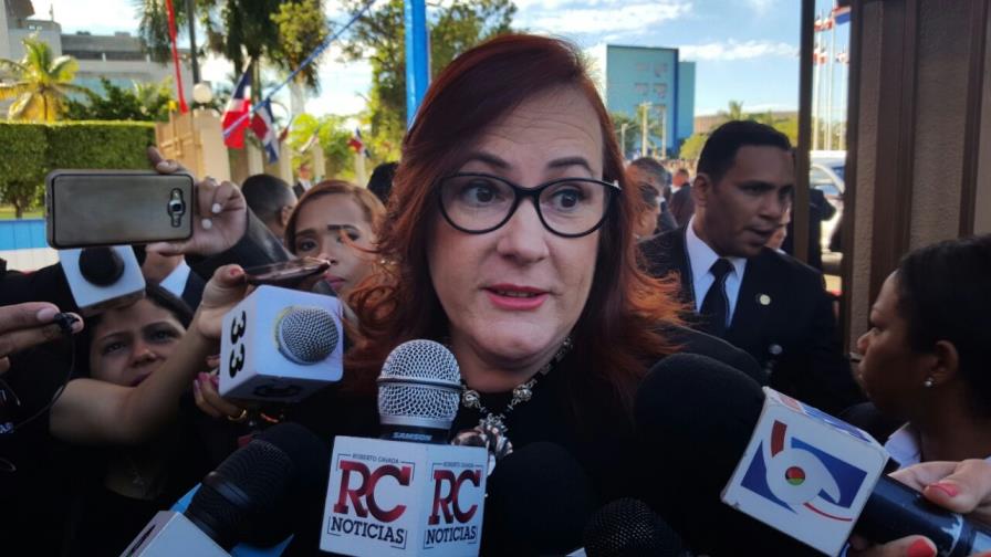 Ministra de la Mujer dice por qué no cancelará al abogado Pérez Volquez 
