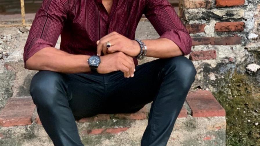 Nuevo tema de Yangel Sosa relata historia de amor que surge en las redes sociales 