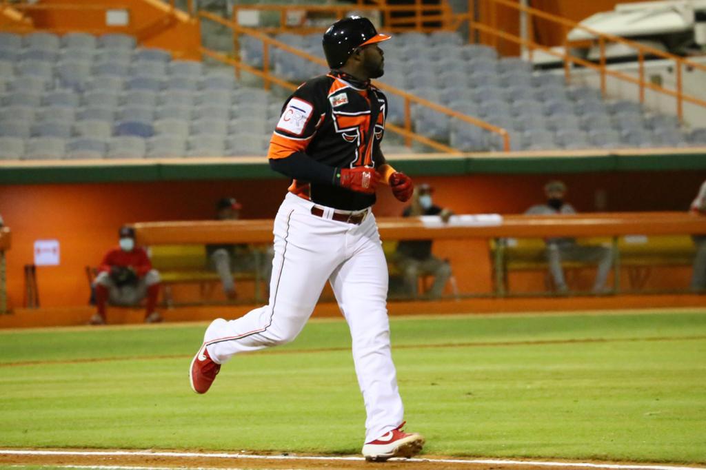 El jugador cubano Yasiel Puig proyecta ir hasta donde vayan los Toros del Este en la pelota invernal dominicana. (Prensa/Toros del Este)