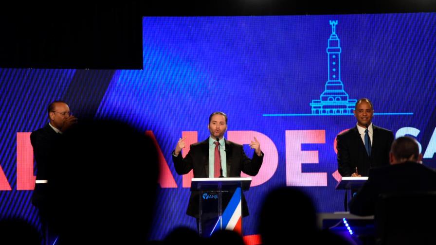 Candidato a alcalde Yasser Serulle llama “delincuentazo” a Abel Martínez durante debate Anje