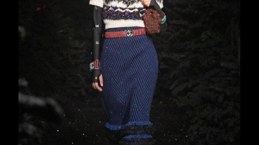 Chanel juega con la texturas y el estilo montañero en la pasarela
