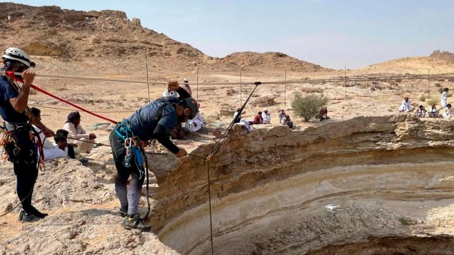 Hallan serpientes pero no demonios en “el pozo del infierno” de Yemen