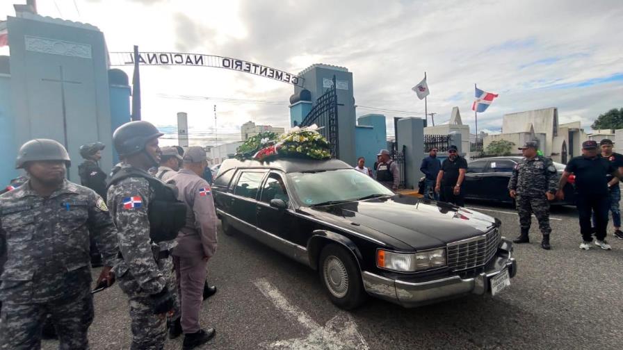 Llenan de policías el cementerio de la Máximo Gómez para sepultar a Yery Cordero Llenan de policías el cementerio de la Máximo Gómez para sepultar a Yery Cordero