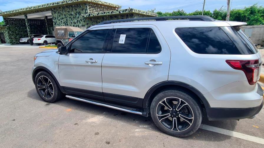 Detienen en Barahona a un hombre que llevaba 14 paquetes de droga en una yipeta 