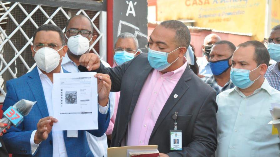 Alcalde Manuel Jiménez vende yipeta que dejó Alfredo Martínez para “comprar otra más barata” Alcalde Manuel Jiménez vende yipeta que dejó Alfredo Martínez para “comprar otra más barata”