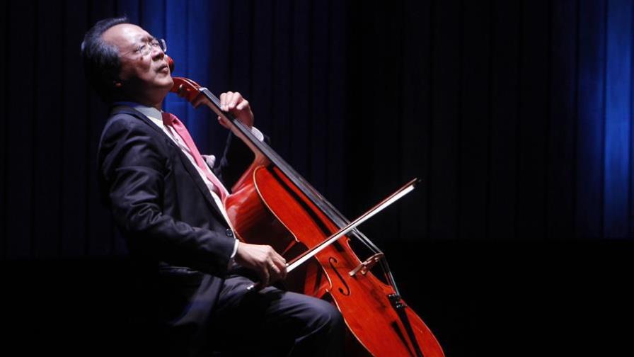 Yo-Yo Ma da un concierto improvisado tras recibir la vacuna anticovid