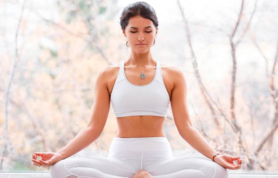 Posturas básicas para iniciarte en el yoga