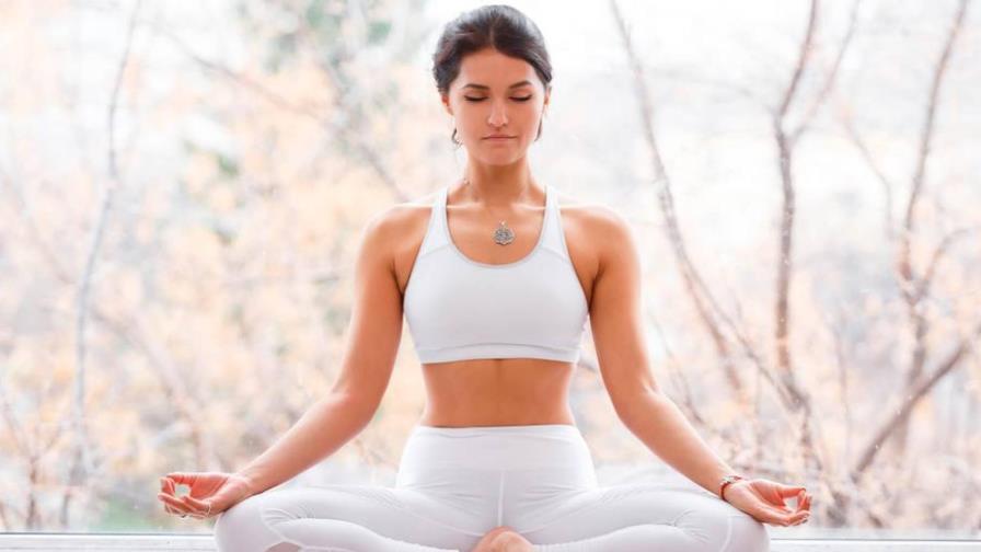 Posturas básicas para iniciarte en el yoga