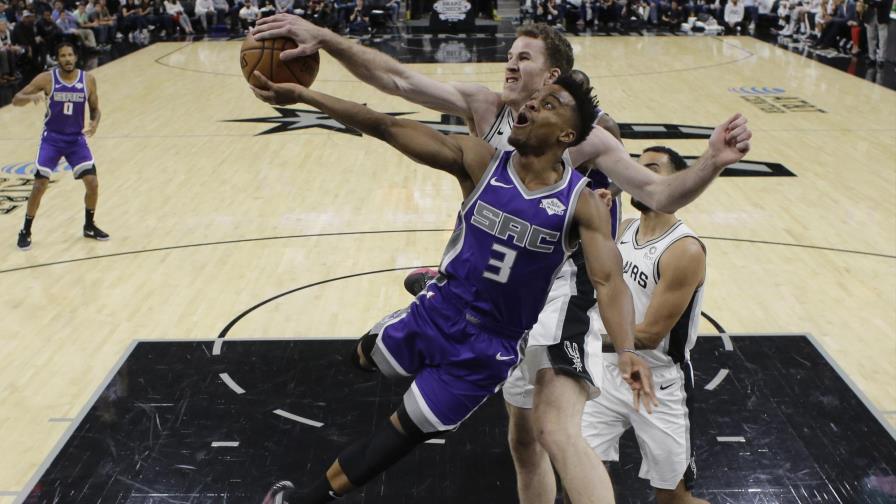 Aldridge, Spurs remontan para vencer a Kings en tiempo extra